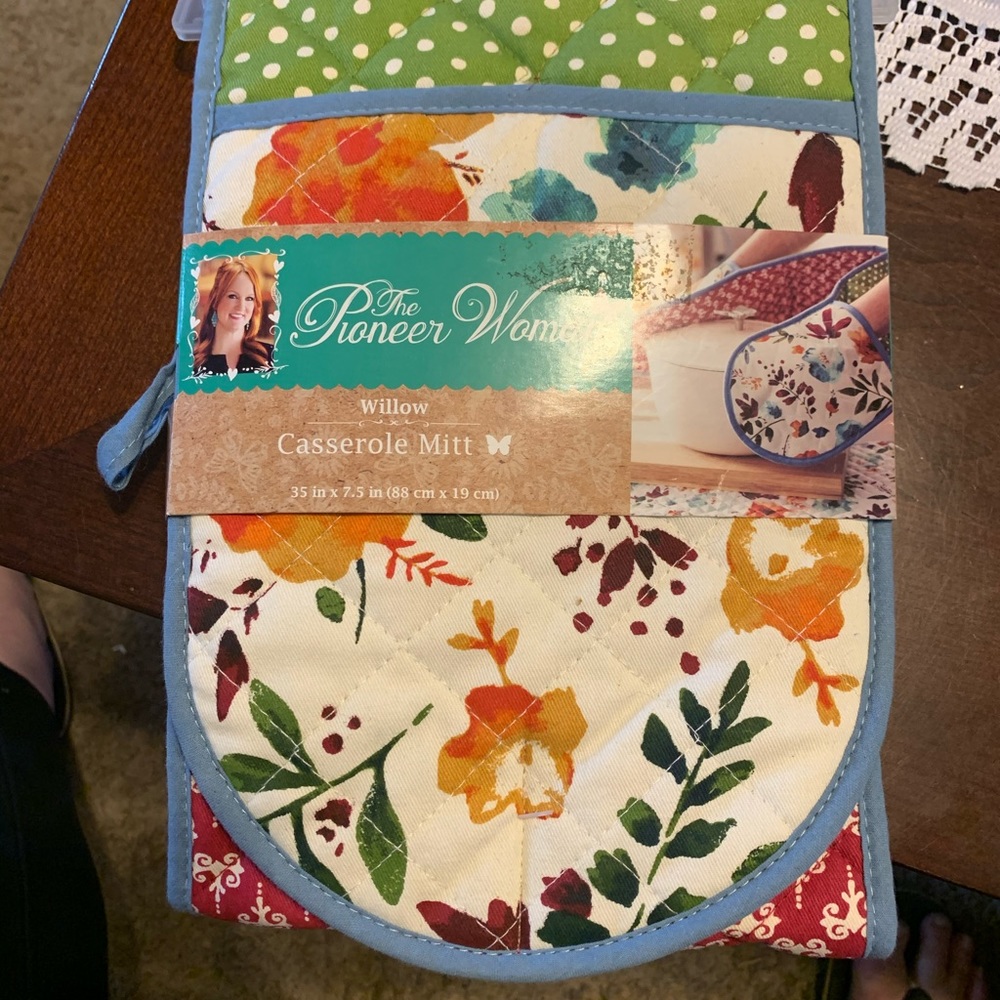 Pioneer woman casserole mitt